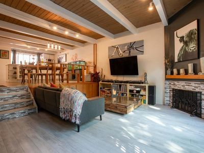 6229 Green Valley Cir., Culver City